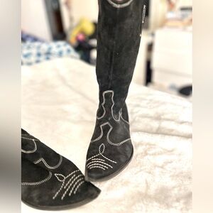 Cowboy Black leather boots with pointed toe Size 10